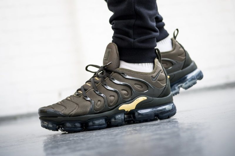 nike air vapormax plus olive 324762