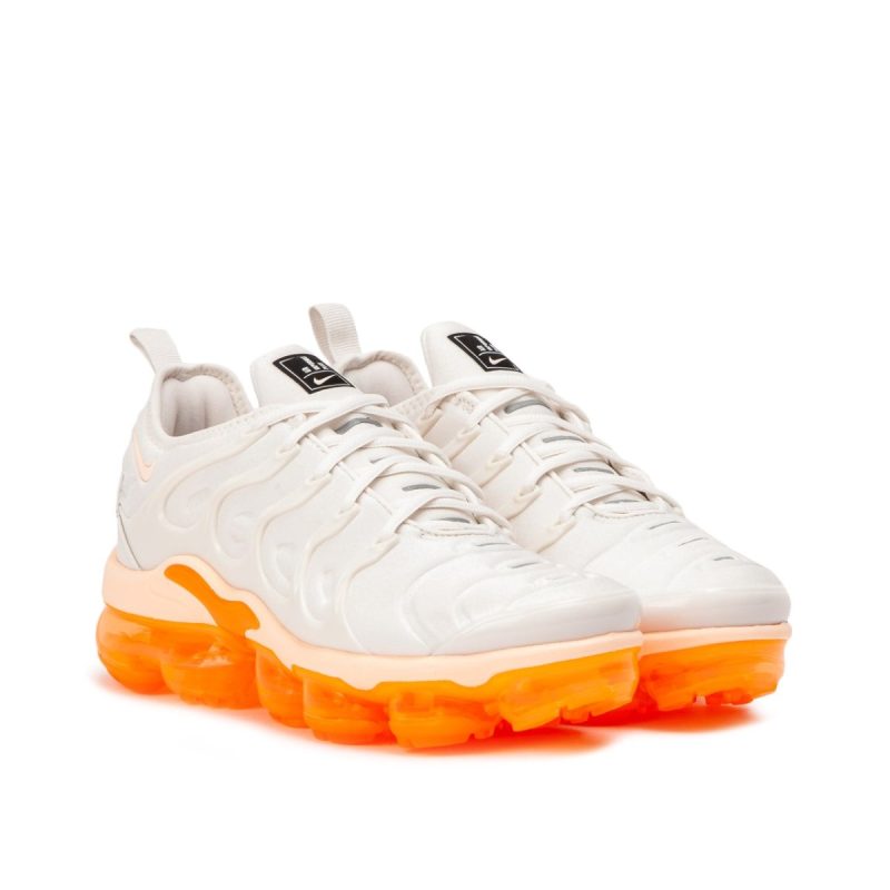 nike wmns air vapormax plus beige orange 677647