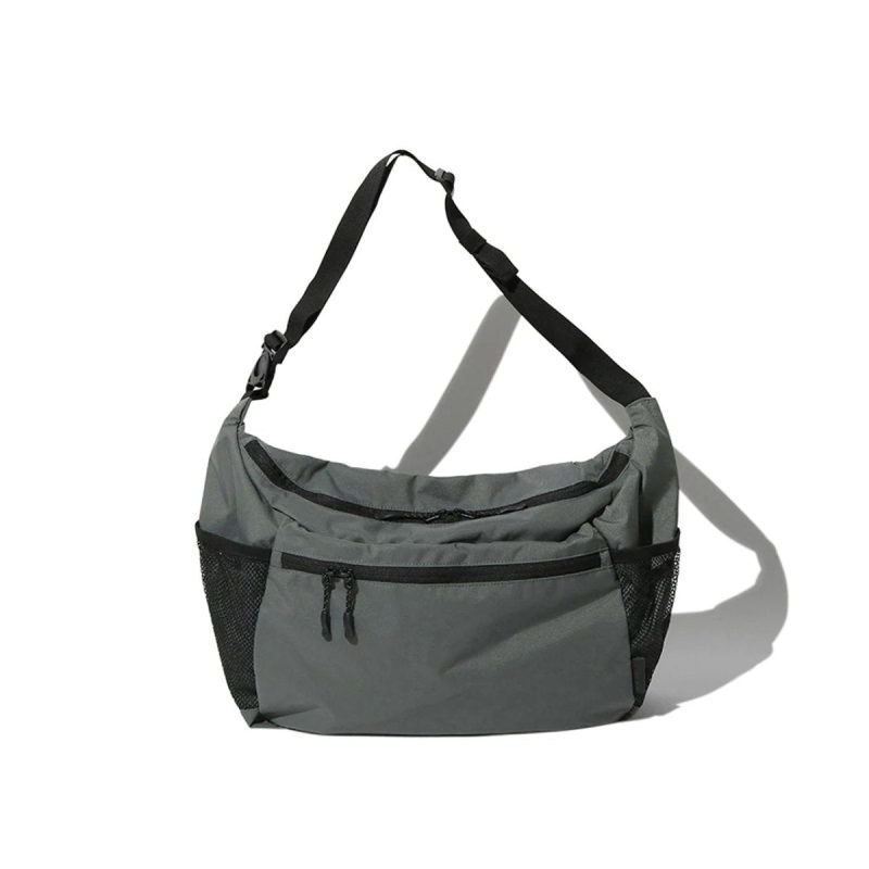 snow peak everyday use middle shoulder bag grau 521148